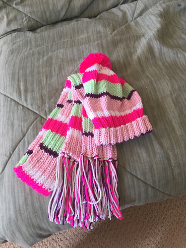 F170 Encore Worsted Child’s Hat, Scarf & Mittens photo 2