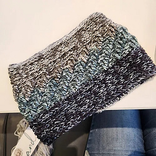 Lion Brand Mandala Ombre - Cool