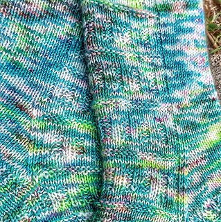 Lulu mit Nadel 2,5
und 4-fach Garn