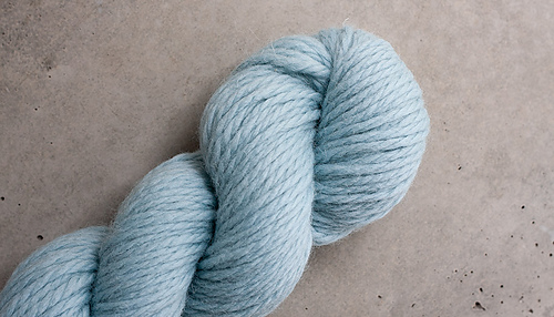 Maxi Wool skein on grey background