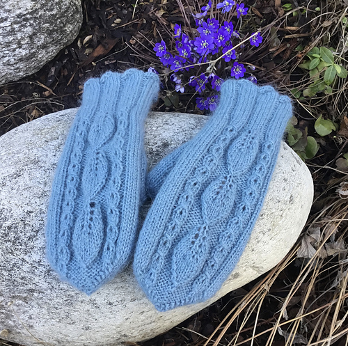 Votter med bladmønster - Anne-Lise Rørdal