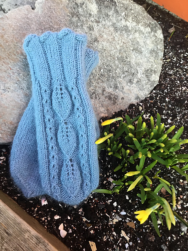 Votter med bladmønster - Anne-Lise Rørdal