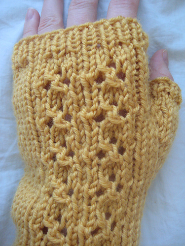 Cloverleaf Eyelet Fingerless Gloves photo 4