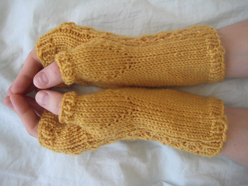 Cloverleaf Eyelet Fingerless Gloves photo 6
