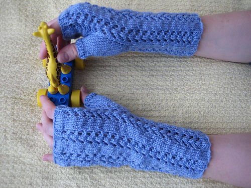 Little Arrowhead Fingerless Gloves photo 1