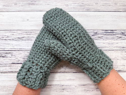 Ravelry: Easy Bulky Mittens pattern by Amanda Saladin