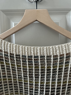 close up of short rows in the back neck ribbing