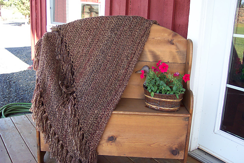 Enkelt trekant-sjal med frynser (hekle) - firesideknitter