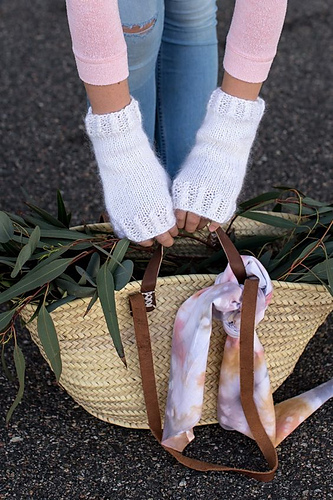 Mohair Mini Cable Mitts photo 6