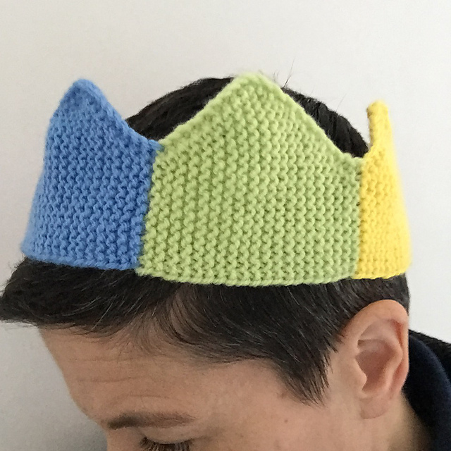 ravelry-reusable-christmas-cracker-hat-pattern-by-amanda-berry