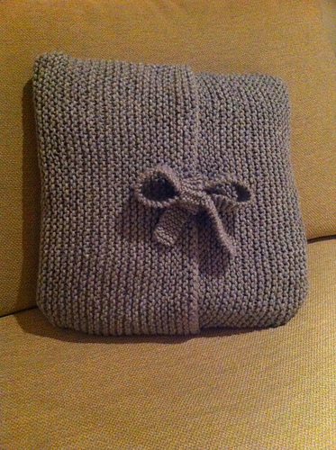 Knotted cushion photo 4