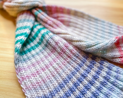 Ravelry: Easy Reversible Ribbed Scarf pattern by Gabrielle Vézina