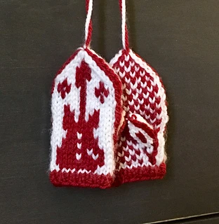 adapted design by Gbina in Loopy Ewe Solids yarn
