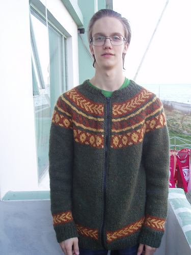 Ravelry: 1 x var pattern by Védís Jónsdóttir for Ístex