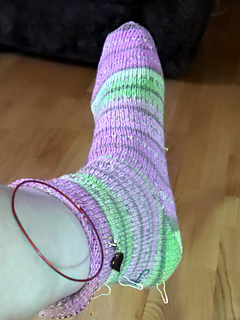 Foot length feels a scoche short.  Maybe try 6 more rows (.5") in next sock?