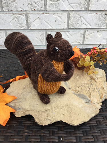 Ravelry: Backyard Squirrel pattern by Sara Elizabeth Kellner