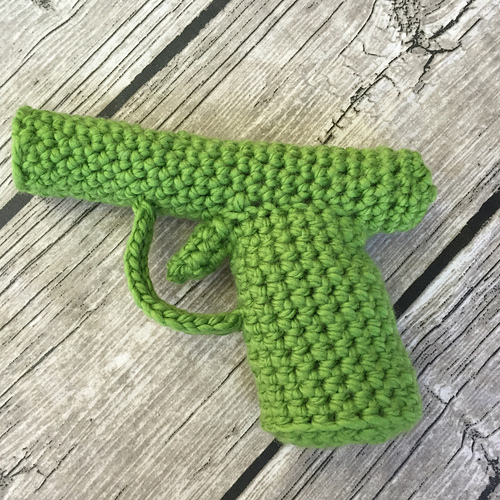 Strikkehåndarbeid: Crocheted Gun - Art For Peace - kathy ticho