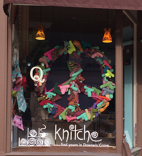 Strikkehåndarbeid: Crocheted Gun - Art For Peace - Kathy Ticho