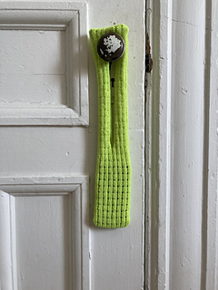 Hang your phone wherever you want!