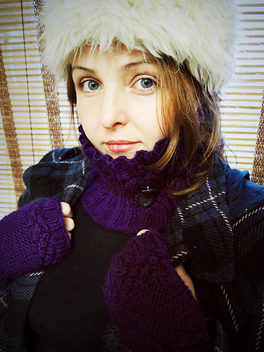Bramble Mitts & Snood photo 1
