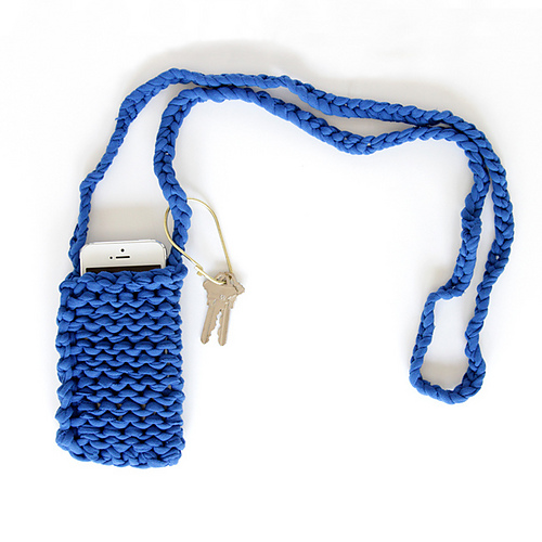 Ravelry CrossBody Phone Case pattern by Heidi Gustad
