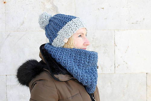 Women's Bobble Hat And Scarf
