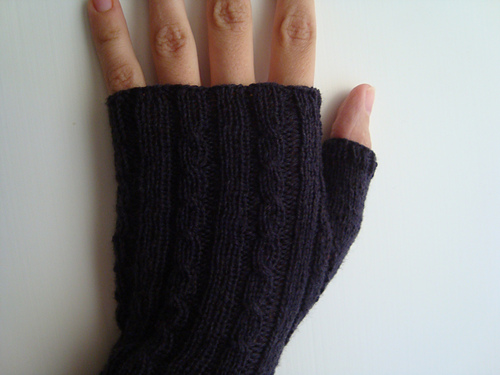 Cabled unisex fingerless mittens photo 2