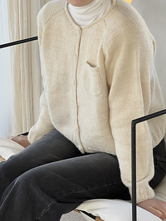 'Omilzomilstore' Highland wool. Oat Milk color. Size 4 
Gauge: 19 sts x 26 rows