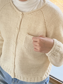 'Omilzomilstore' Highland wool. Oat Milk color. Size 4 
Gauge: 19 sts x 26 rows