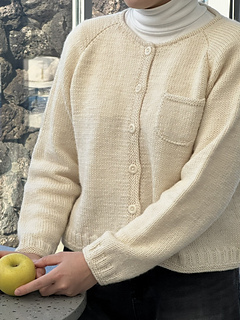 'Omilzomilstore' Highland wool. Oat Milk color. Size 4 
Gauge: 19 sts x 26 rows