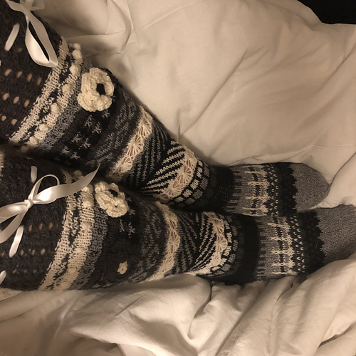 Anelmaiset Svarte og Hvite Maija-sokker - byHeidiHjalmarsson