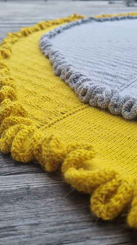 Stickad i Svarta Fåret Merino Mini och Drops Flora