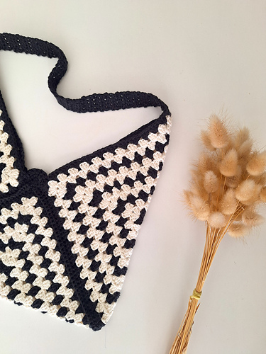 Tre granny square-vesker - Marie Bruandet