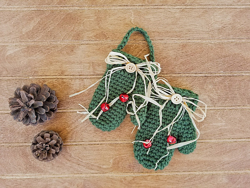 Hanging Mittens photo 1