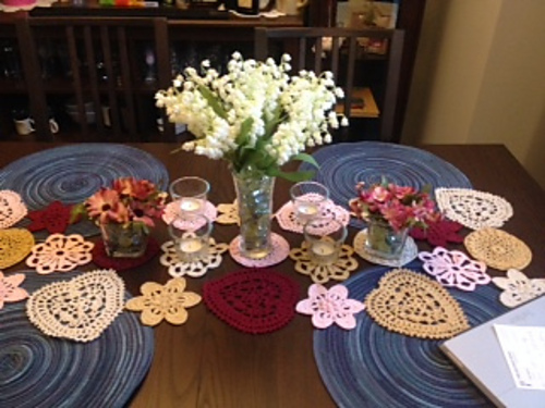 Hearts & flowers table runner photo 1