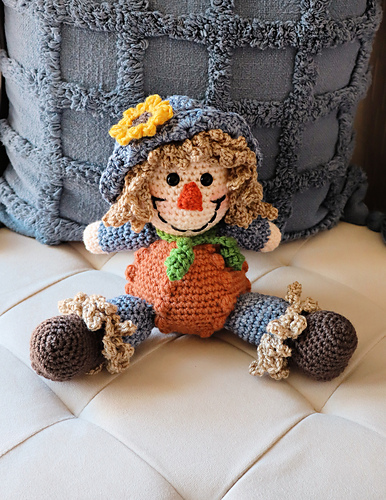 Pumpkin Patch Scarecrow