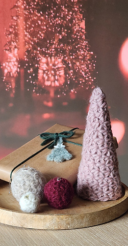 Silk Infinity Star Bauble