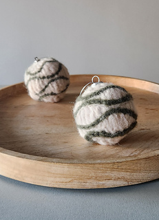 Snowcap Bauble