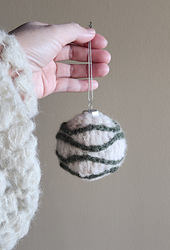 Snowcap Bauble