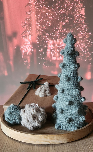 Giant Heart Bobble
Christmas tree