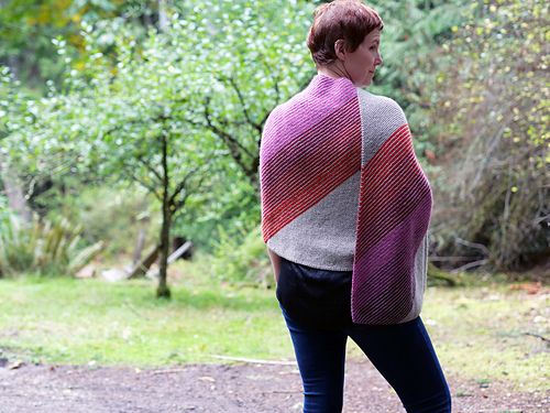Ravelry: Ribbon Wrap Light pattern by illitilli