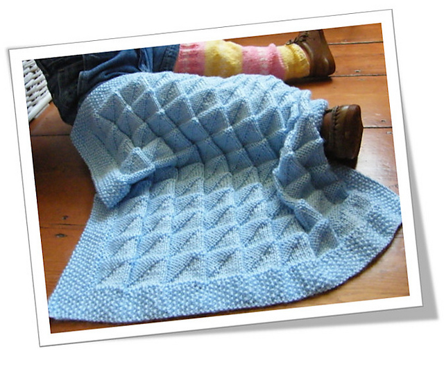 Ravelry Bluemuda Triangle Blanket pattern by Luise O'Neill
