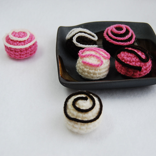 Amigurumi Bon-Bon Magnets photo 3