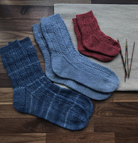 Ravelry: Shell socks pattern by Tatiana Kulikova