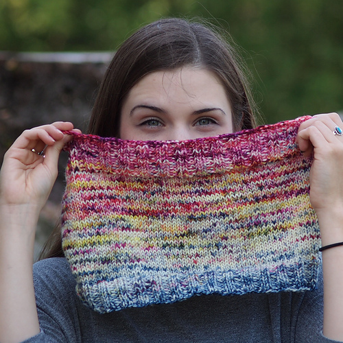Ravelry Effortless Fade Cowl pattern by Jaala Spiro