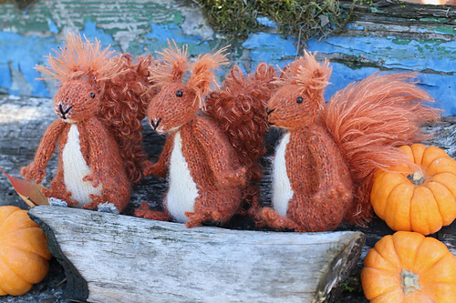 Ravelry: Red Squirrel Sisters pattern by Jackie Jeffery