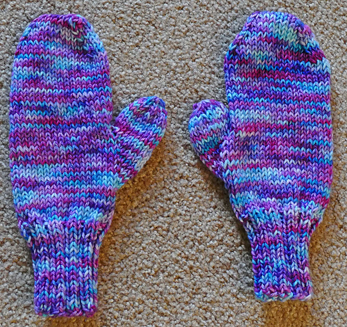 F170 Encore Worsted Child’s Hat, Scarf & Mittens photo 4