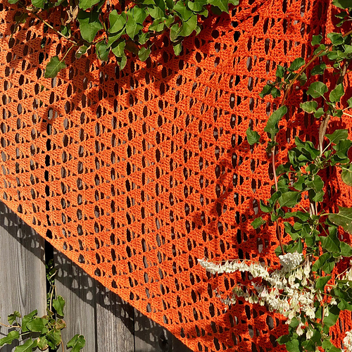 Dip Dye Pyramid Shawl photo 7