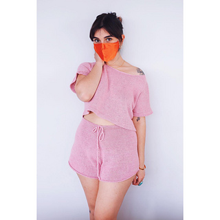 Model has a 29" waist and 34" bust and is wearing a 44" (M) garment.