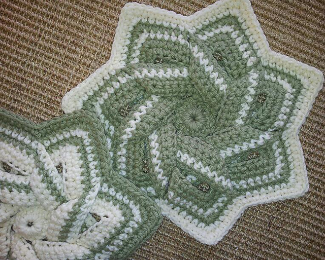 Ravelry joeni's Crochet Flower Hot Pad